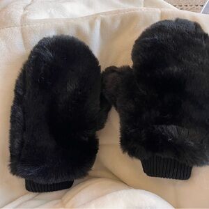 Loft Soft & Cozy Black Faux Fur Mittens NWOT